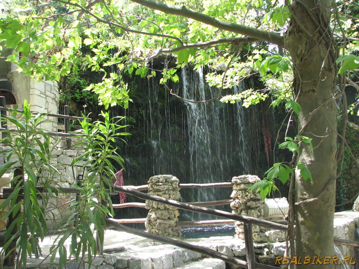 Водопады в деревне Арьируполис