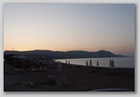 Закат над бухтой Chrysochou Bay, вид с городского пляжа Латси (Latsi)
